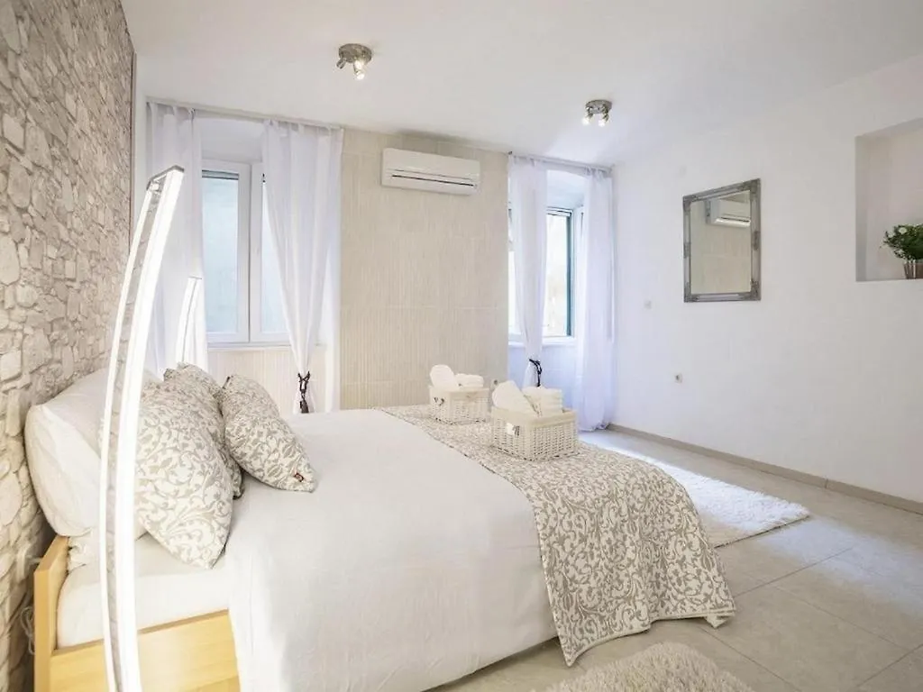 Iron Gates Apartments Split