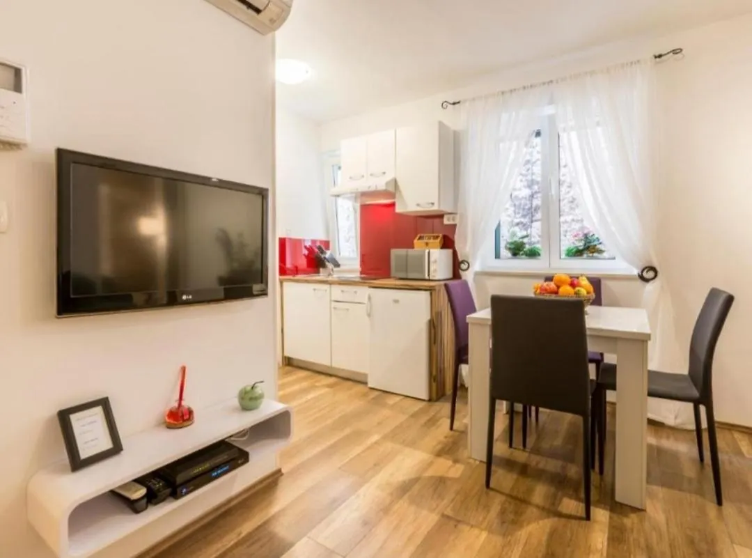 Iron Gates Apartments Split